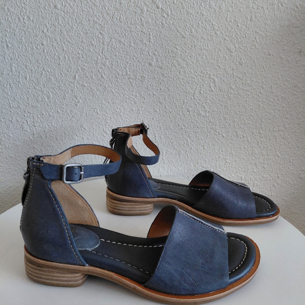 New without box  Soft Faxyn Womens Ankle Straps Stacked Heel Leather Sandals - Picture 9 of 16